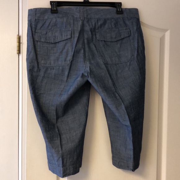 Old Navy Chambray Capri Shorts Women Size 14 - Picture 2 of 9